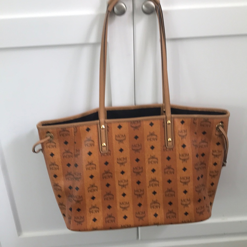 MCM Liz Shopper- cognac- reversible- rare